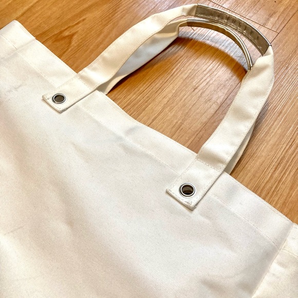 Large white tote bag with metallic silver base - Picture 5 of 7